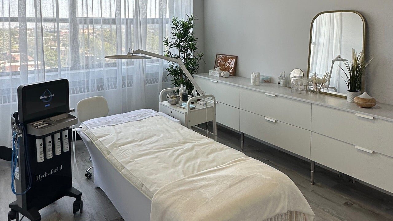 Treatment room — SHAY Esthétique, Chabanel Montreal